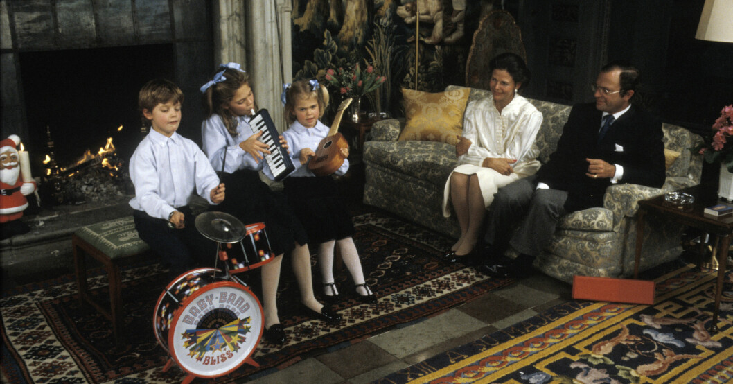 Prins Carl Philip, kronprinsessan Victoria och prinsessan Madeleine fick varsitt instrument i present julen 1986. Det tog inte lång tid innan kungabarnen skapade ett band. Inför en road drottning och kung spelade de som om det inte fanns någon morgondag. Kung Carl Gustaf, prins Carl Philip, drottning Silvia, prinsessan Madeleine och kronprinsessan Victoria