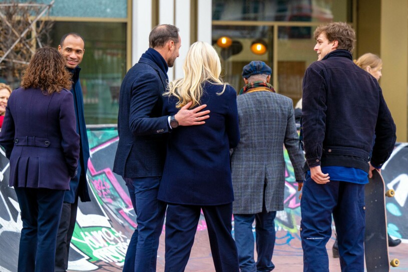 Haakon lade armen om sin älskade hustru. Kronprins Haakon och kronprinsessan Mette-Marit på statsbesök i London