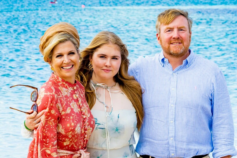 En långresa med Nederländernas tronföljare i en helt ny roll. Prinsessan Catharina-Amalia i Karibien med drottning Máxima och kung Willem-Alexander