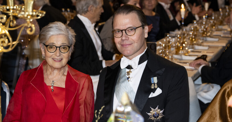 Prins Daniel och Annie Aspect, partner till fysikpristagaren Alain Aspect, under Nobelbanketten i Stadshuset i Stockholm på lördagen.