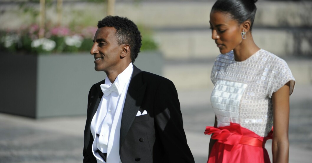 Kocken Marcus Samuelsson och frun Maya Haile kommer till Riddarholmen för en båttur till Drottningholms slott efter prinsessan Madeleines giftermål med Christopher O'Neill.