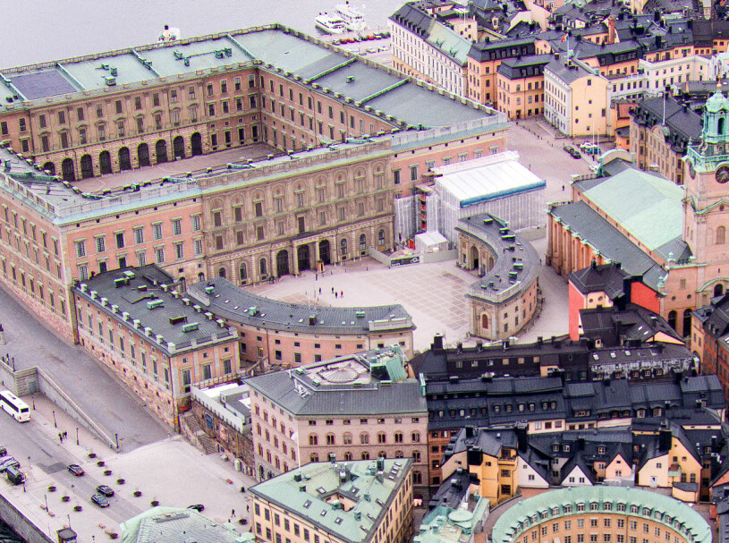 Stockholms slott med sina 608 rum och närheten till Gamla stan.