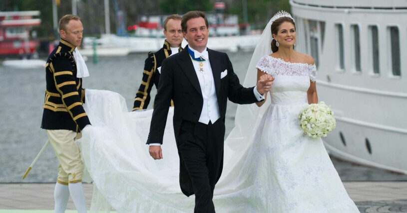 Prinsessan Madeleine bar en klassisk vit spetsklänning på sitt bröllop 2013. Chris O'Neill och prinsessan Madeleine