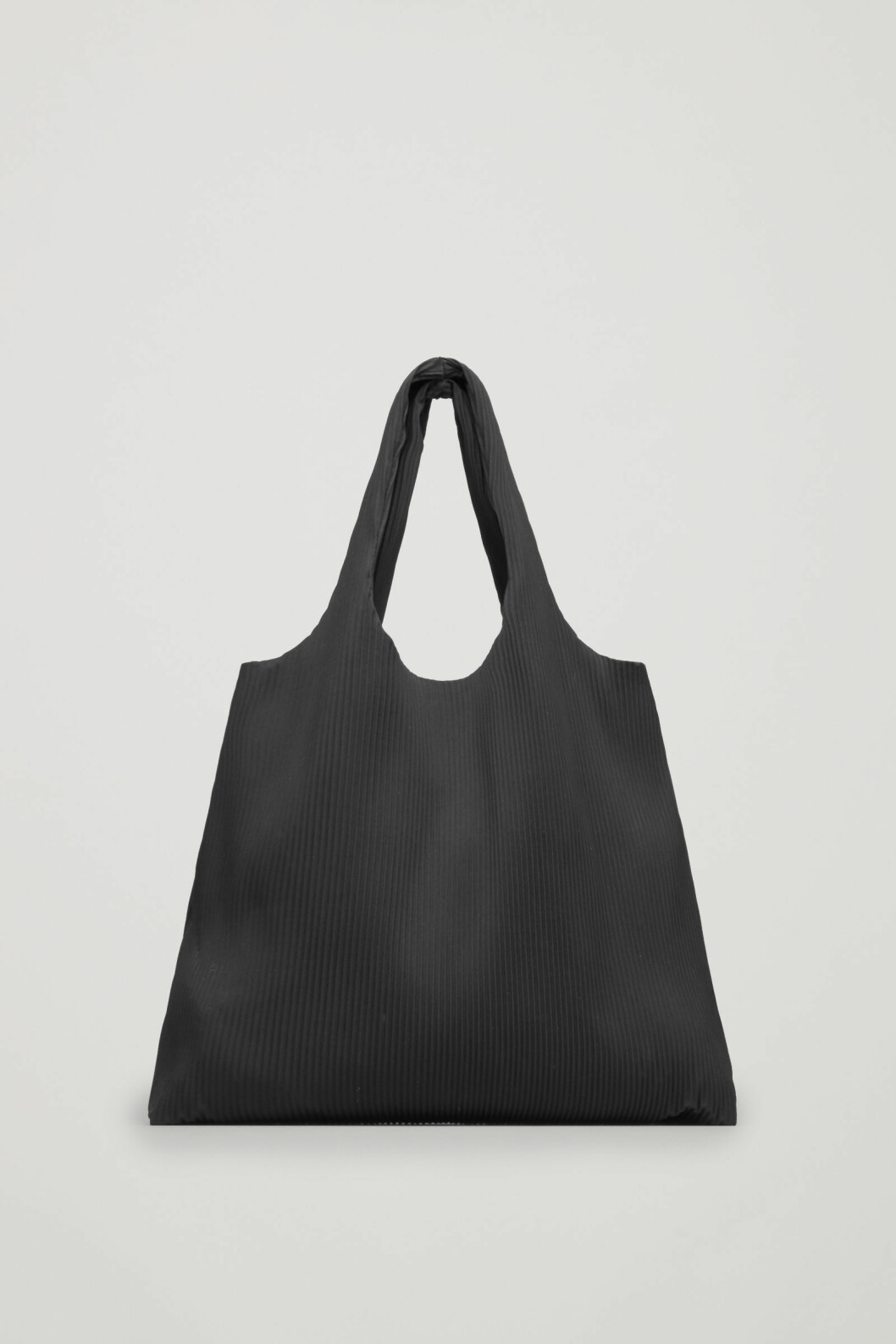 Veckad shopper från COS