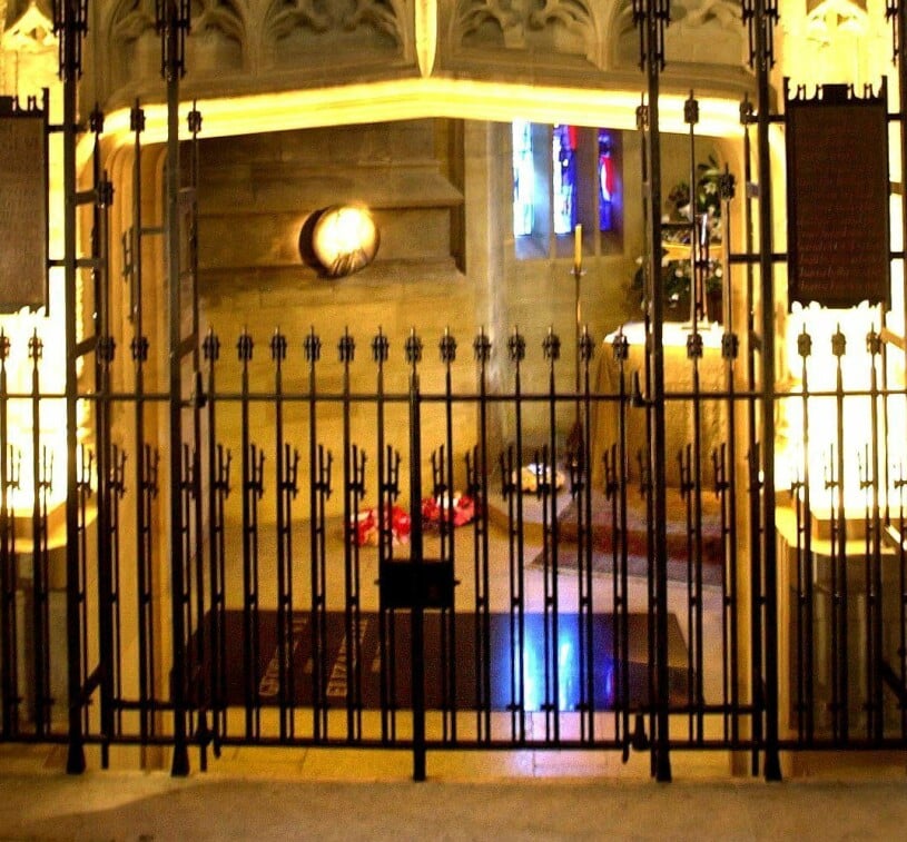 King George VI Memorial Chapel. Så småningom ska detta bli prins Philips – och drottning Elizabeths – sista viloplats. Brittiska kungafamiljens gravkapell King George VI Memorial Chapel på Windsor Castle