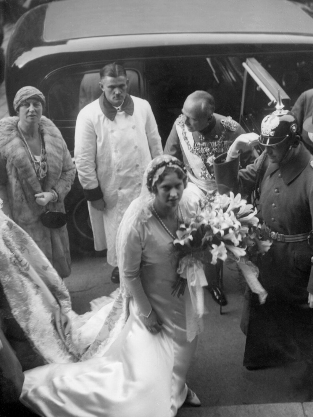 Gustaf Adolf, arvprins av Sverige och Sibylla vigdes borgerligt den 19 oktober 1932 och kyrkligt den 20 oktober i Moritzkyrkan i Coburg. Här syns Sibylla strax innan vigseln. Prinsessan Sibylla