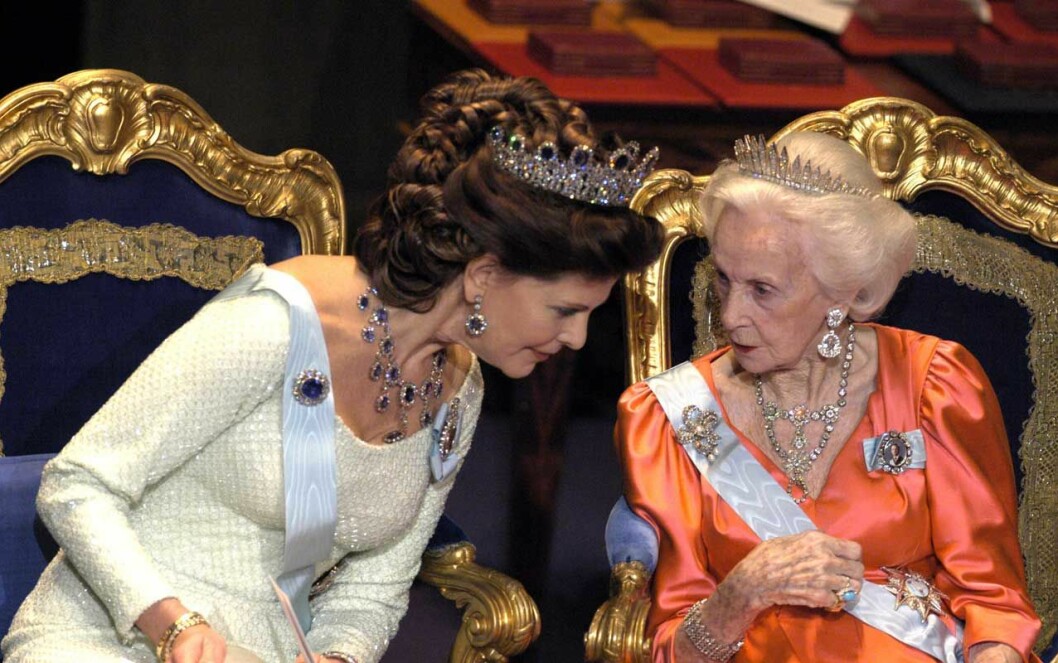 Drottning Silvia och prinsessan Lilian vid Nobelfesten 2004. Drottning Silvia Nobel