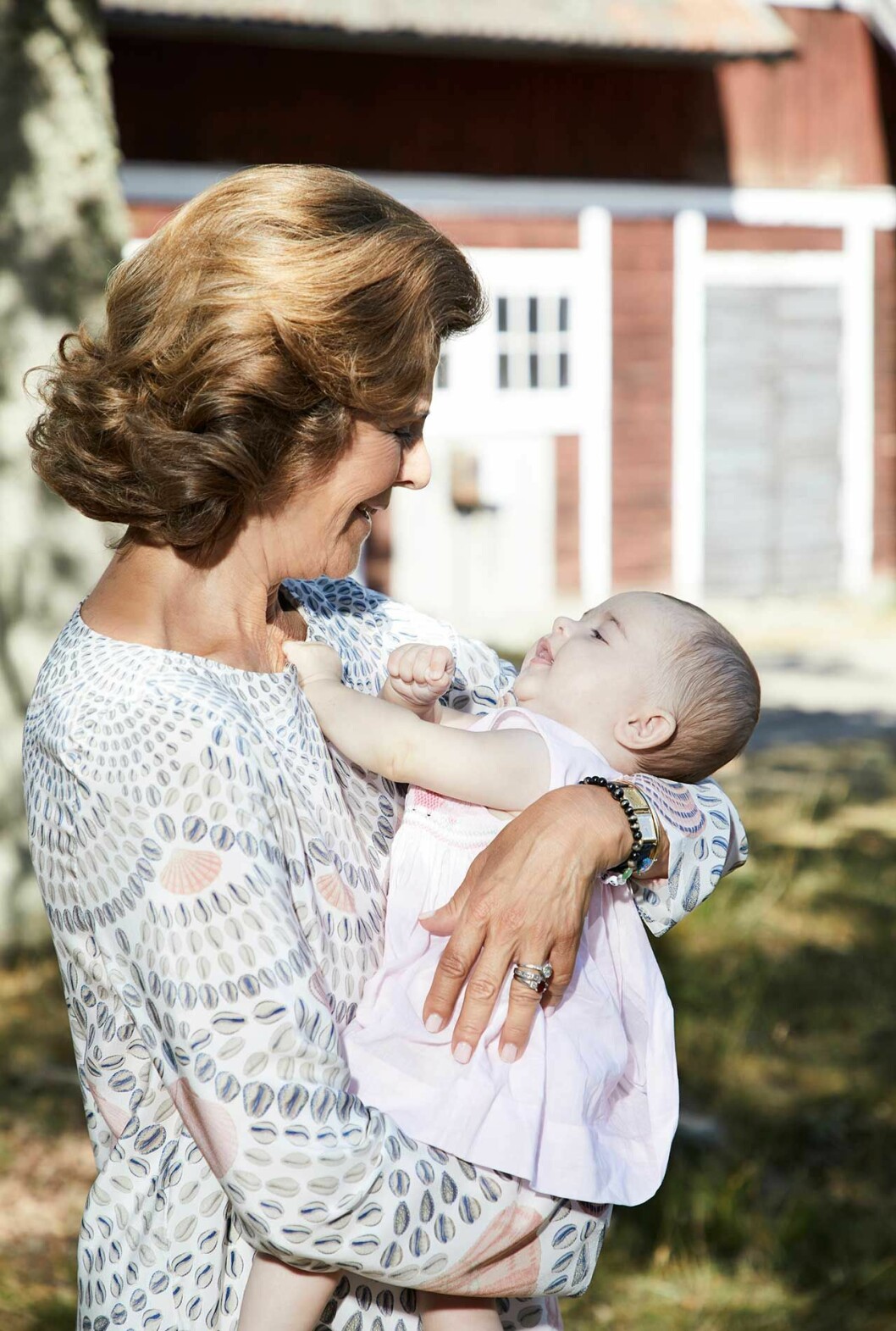 Adrienne med sin mormor. Det är mycket kärlek i den bilden! drottning silvia prinsessan adrienne