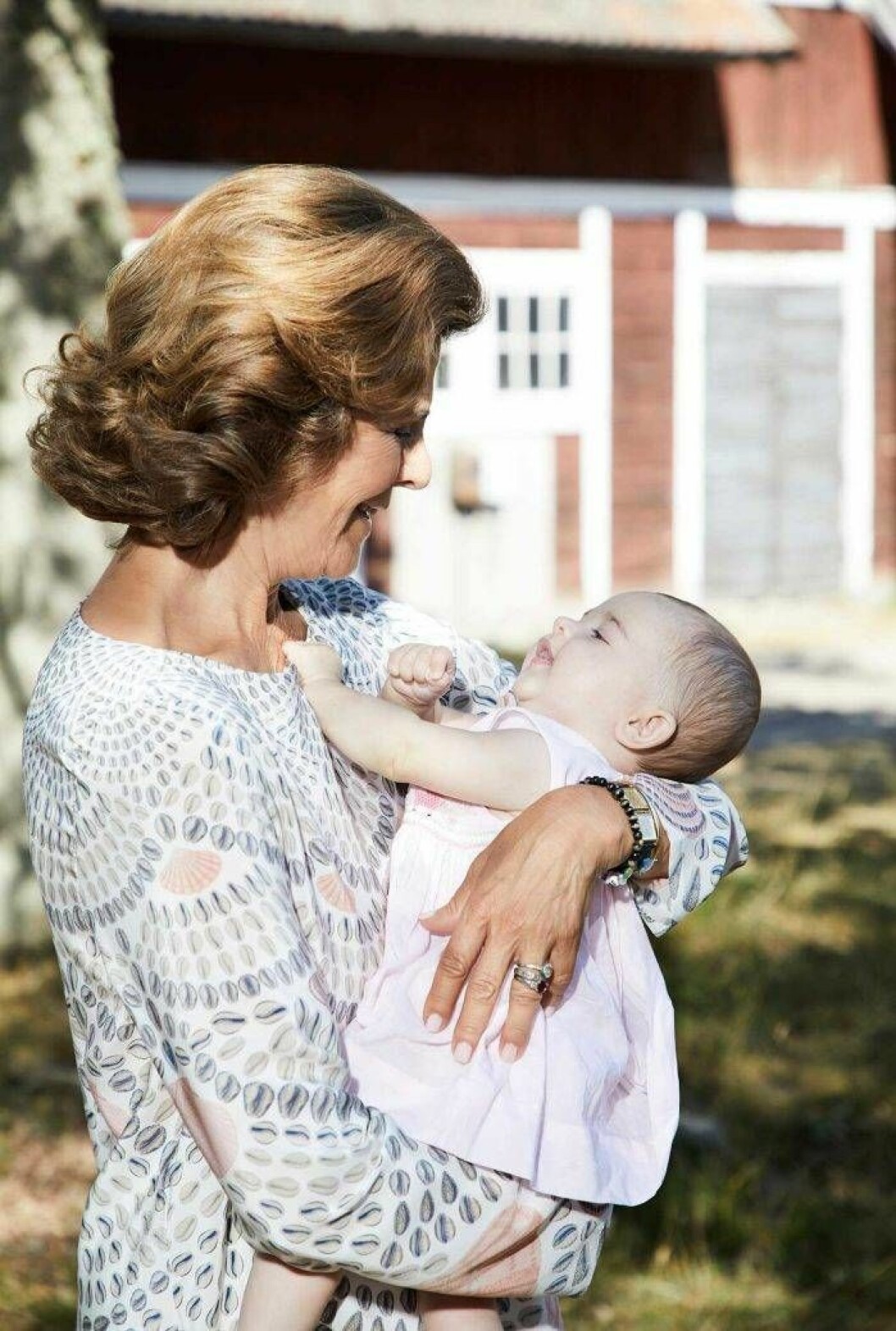 Drottning Silvia och prinsessan Adrienne är inte bara lika. De har också en speciell relation! drottning silvia prinsessan adrienne