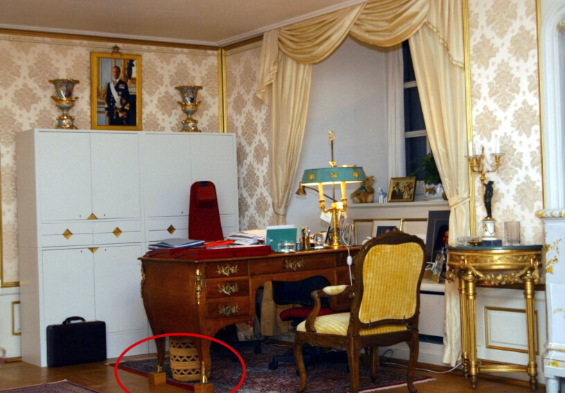 Det allra heligaste: Skrivbordet på drottning Silvias kontor. Ser du klossarna? Drottning Silvias arbetsrum på Stockholms slott
