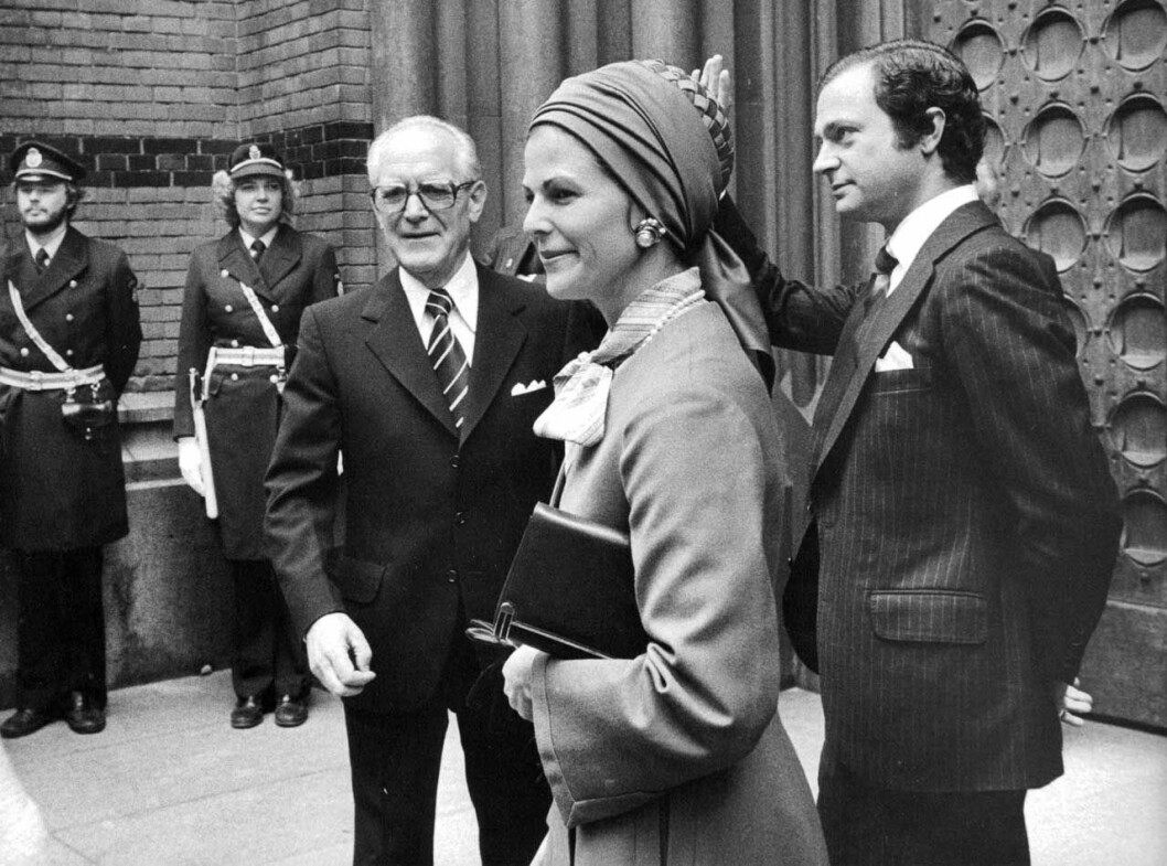 Talman Henry Allard, drottning Silvia och kung Carl XVI Gustaf utanför Klara kyrka i samband med riksmötets öppnande 1978. Silvia 1978