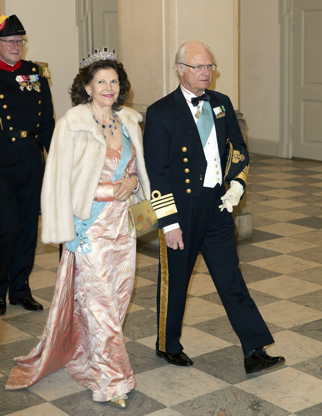 Drottning Silvia, en månad efter olyckan 2015. Drottning Silvia