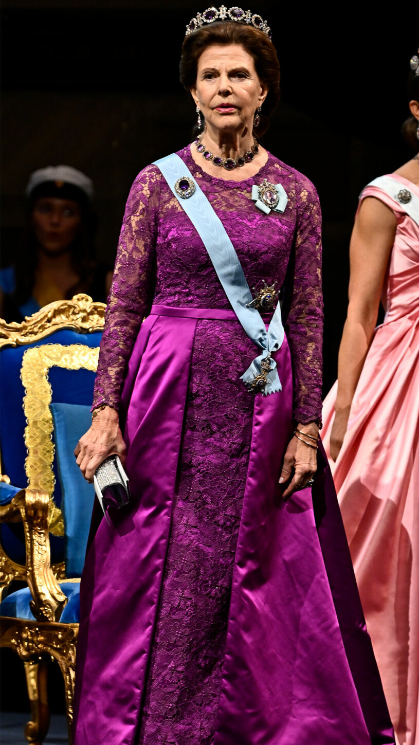 Drottning Silvia i Nobelklänning från damskrädderi i Paris