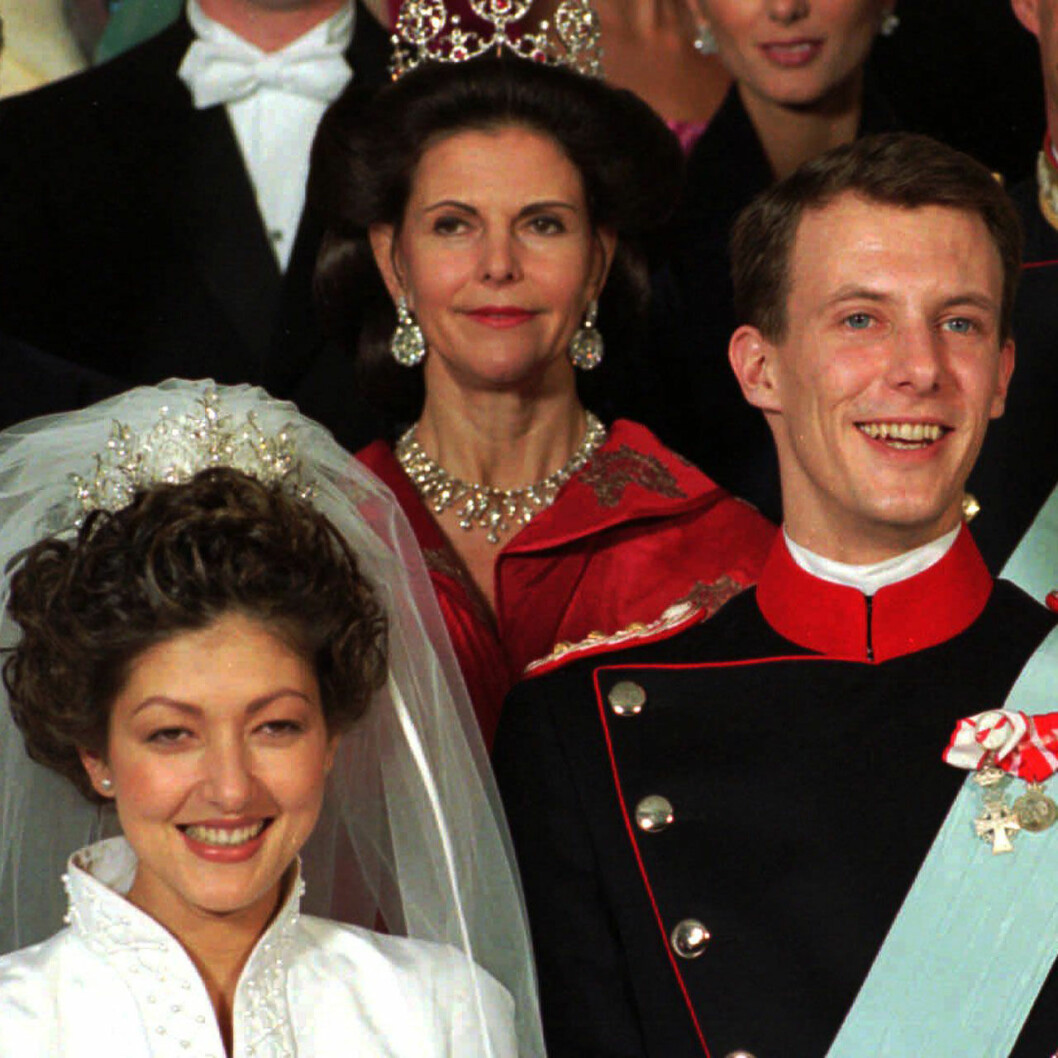 Bröllop i Danmark – då packade drottning Silvia rubinerna. Drottning Silvia på prins Joachims och Alexandra Manleys bröllop 1995.