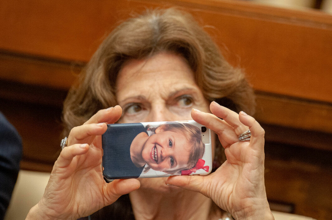 Drottningmobilen – med fina bilden på Estelle. Drottning Silvias mobil med en bild på prinsessan Estelle.