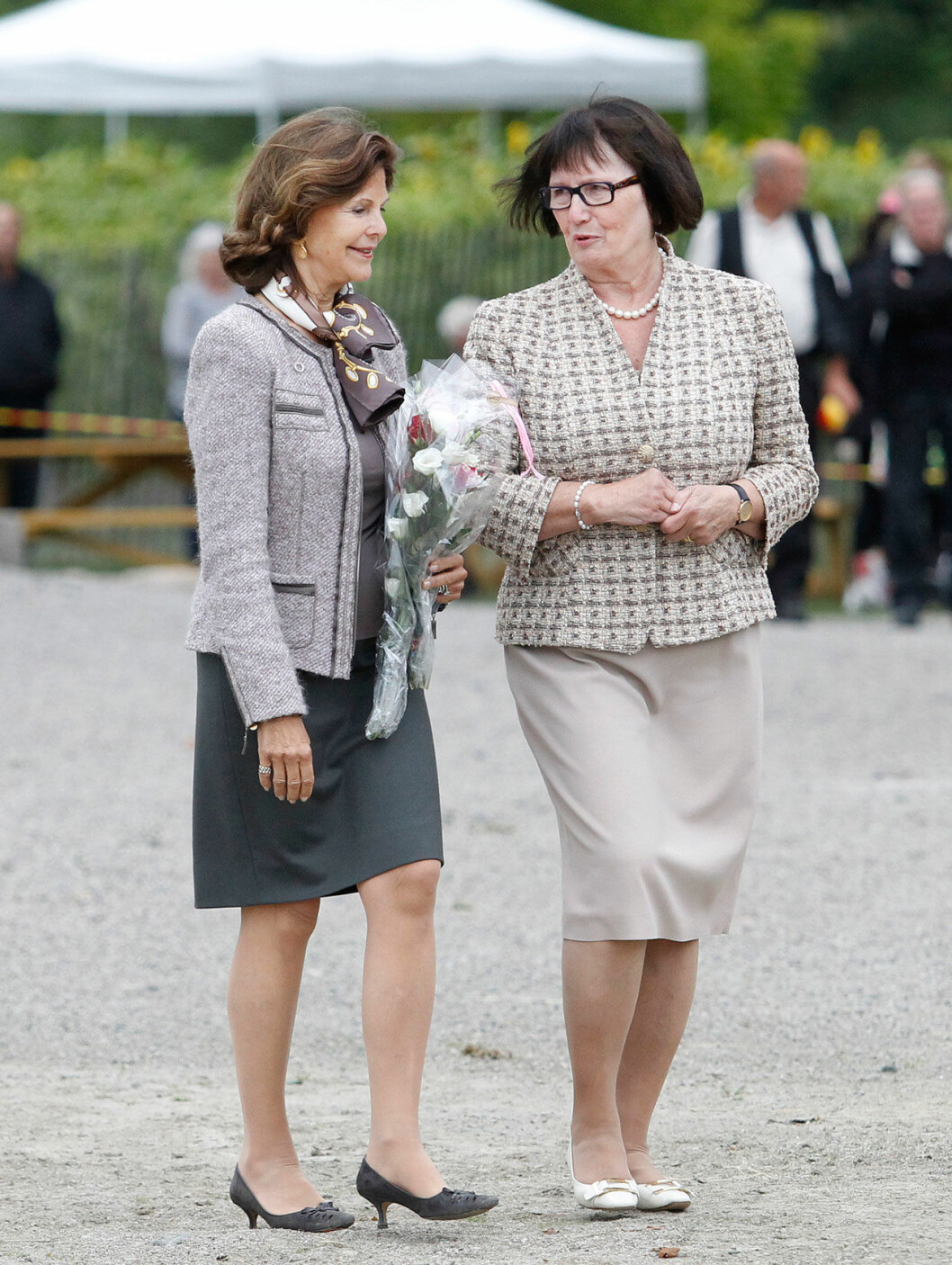 När drottningen kom till byn. Ewa Westling och drottning Silvia
