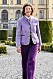 Drottning Silvia på Drottningholm, klädd i lila.
