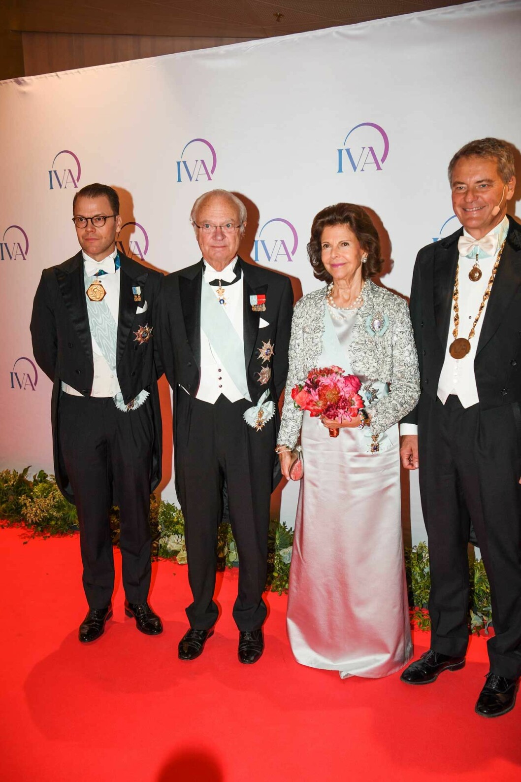 Silvia med prins Daniel och kung Carl XVI Gustaf vid Kungl. Ingenjörsvetenskapsakademiens (IVA) högtidssammankomst. Drottning Silvia