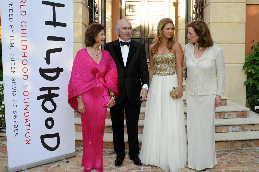 Drottning Silvia, Per Olof Lööf, prinsessan Madeleine och Åsa-Lena Lööf vid en välgörenhetsgala för Childhood 2011. Silvia, Madeleine, Per-Olof Lööf, Åsa-Lena Lööf
