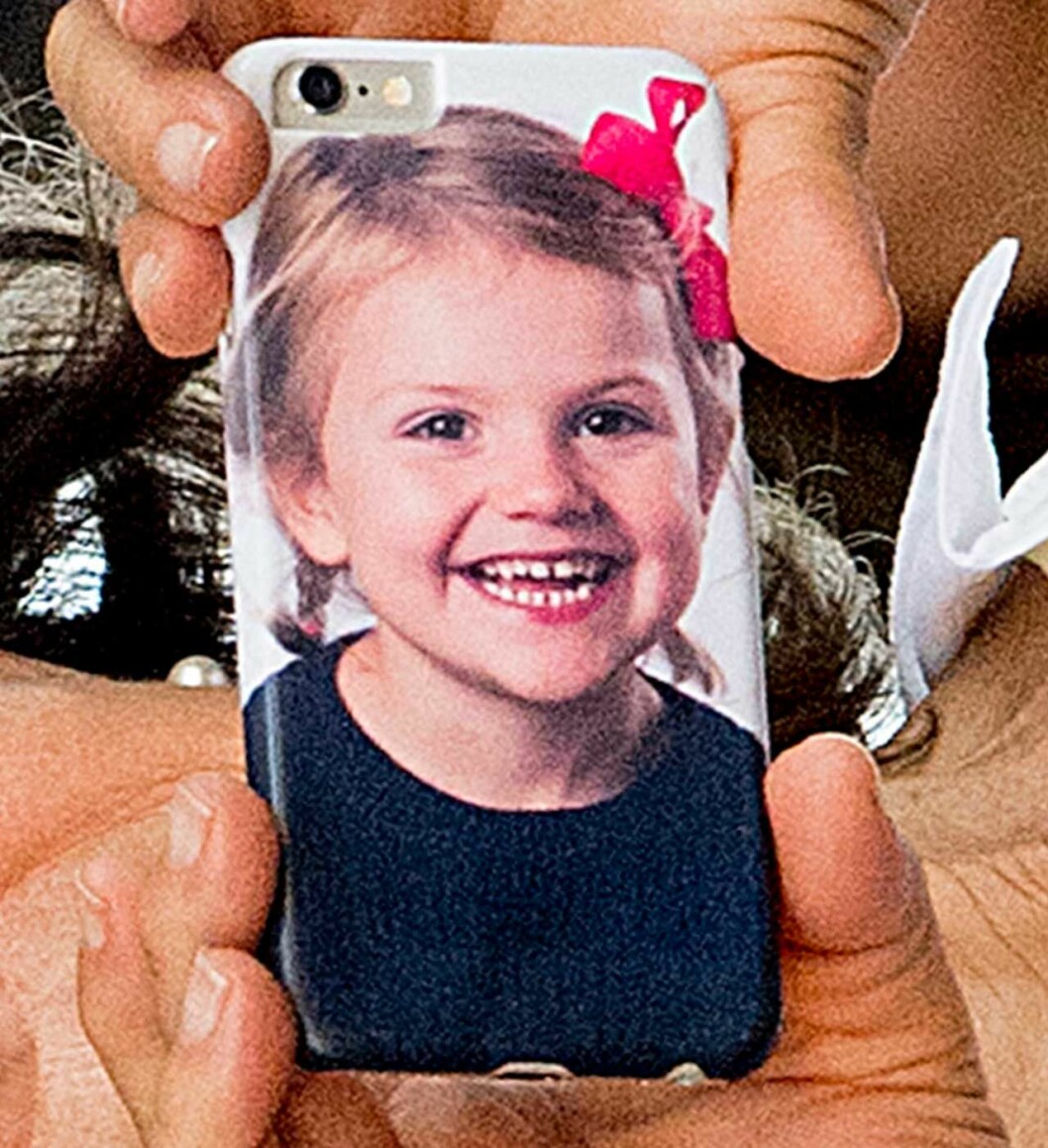 Drottning Silvias favoritbild på Estelle. Drottning Silvias mobilskal pryds av den här dagisbilden på prinsessan Estelle.