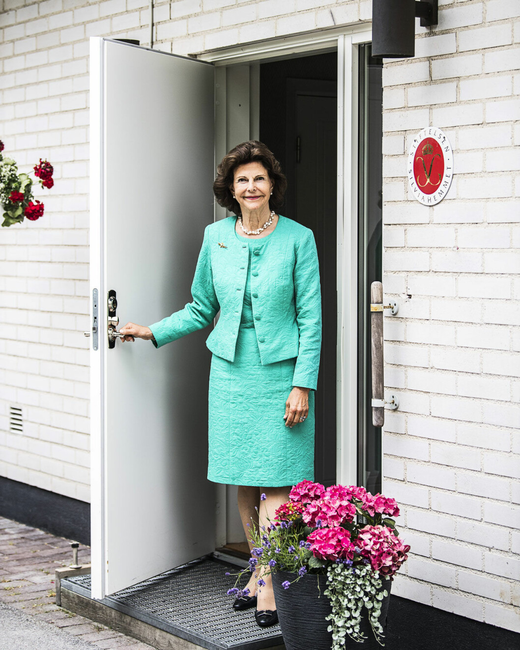 Drottningen framför sitt livsverk. Drottning Silvia på Silviahemmet.