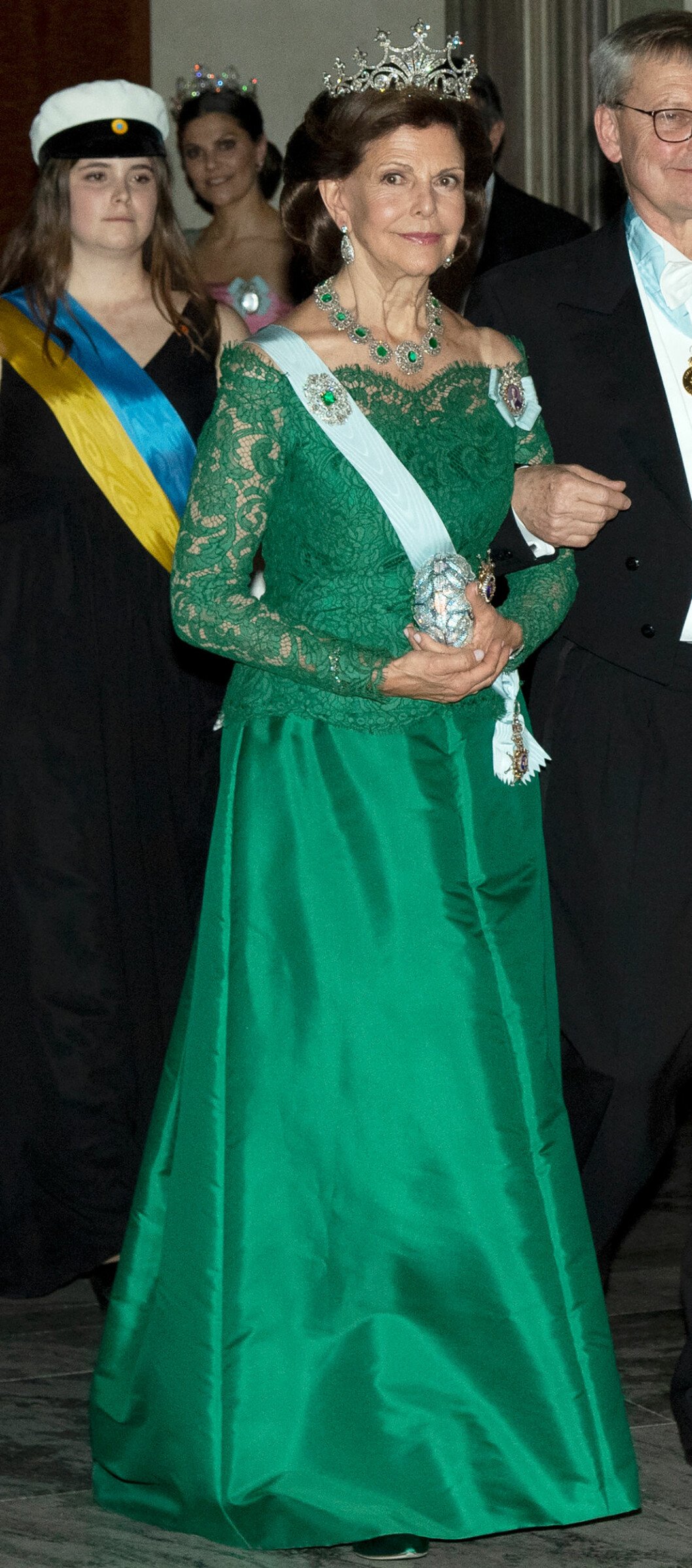 Från Indien till Blå Hallen. Nästa vecka får vi återigen se Silvia i galaskrud. Men den 23 december kan hon pusta ut och njuta av sitt födelsedagsfirande. drottning silvia nobelfesten 2018