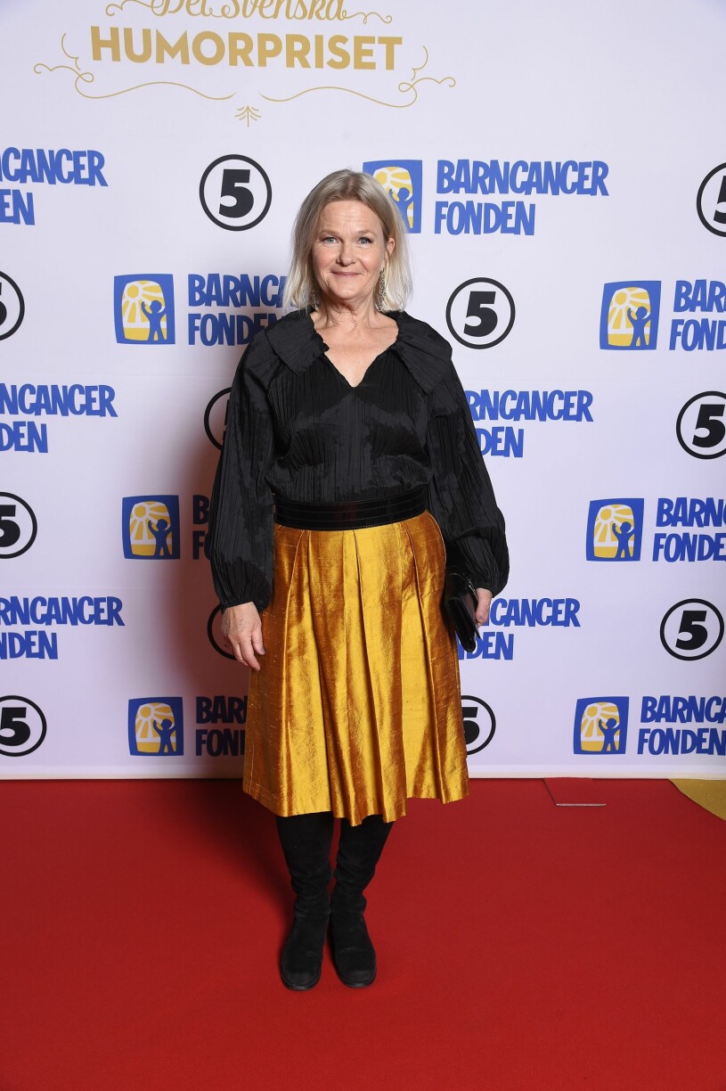 Sissela Kyle galaminglade snyggt i svart och guld.
