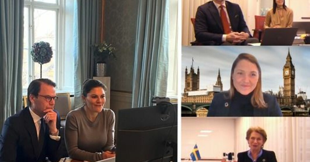 Prins Daniel i slips och kavaj och kronprinsessan Victoria i tröja vid mötet med Business Sweden. Kronprinsessan Victoria Prins Daniel Business Sweden Haga slott