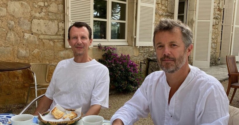 Första bilden på prins Joachim efter stroken. Här i sällskap av storebror Frederik. Första bilden på prins Joachim efter stroken. Här med kronprins Frederik