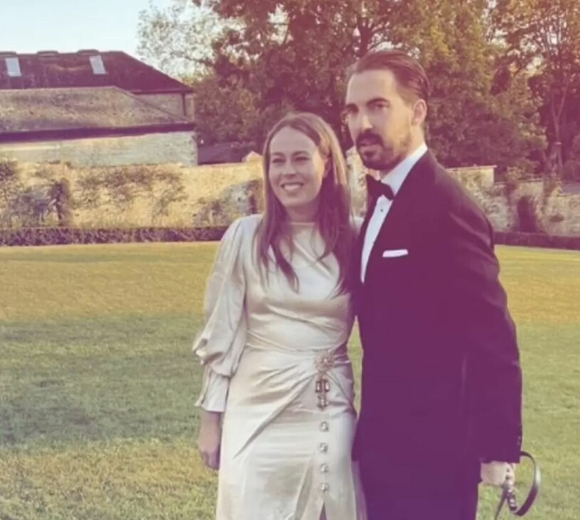 En bild från bröllopsfirandet på Stibbington House utanför Cambridge i helgen. Prins Phillipos hemliga bröllopsfest med prinsessan Nina Flohr