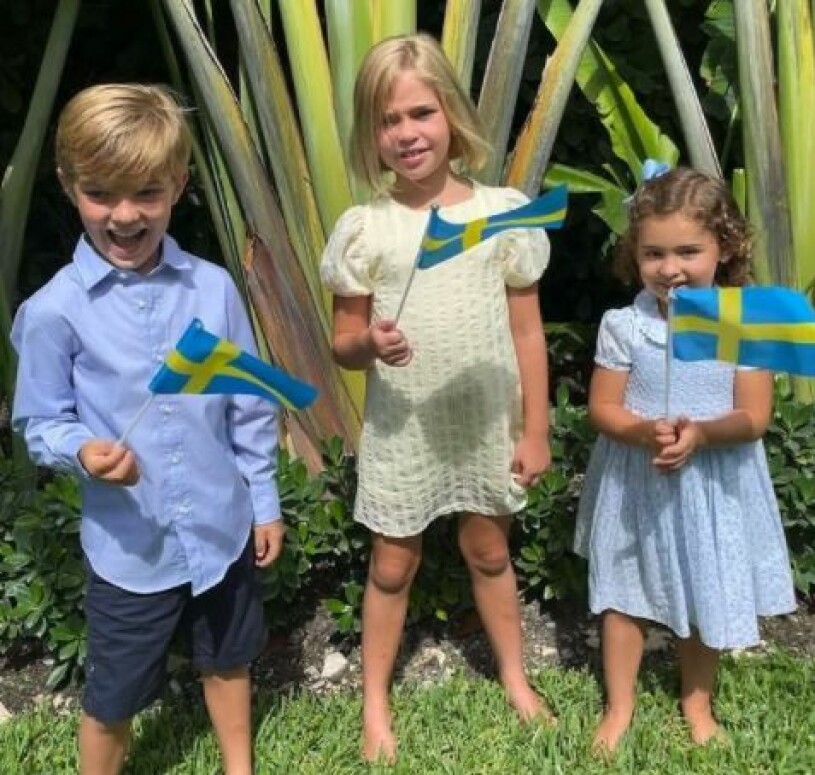 Barfotaprinsessan Adrienne, 3, med sina syskon prins Nicolas, snart 6, och prinsessan Leonore, 7. Prinsessan Madeleines barn prins Nicolas prinsessan Leonore prinsessan Adrienne Sveriges nationaldag Nationaldagen