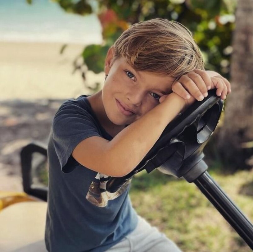 Dagens födelsedagsbarn firar framför ratten! Prins Nicolas 6 år Nya bilden 2021