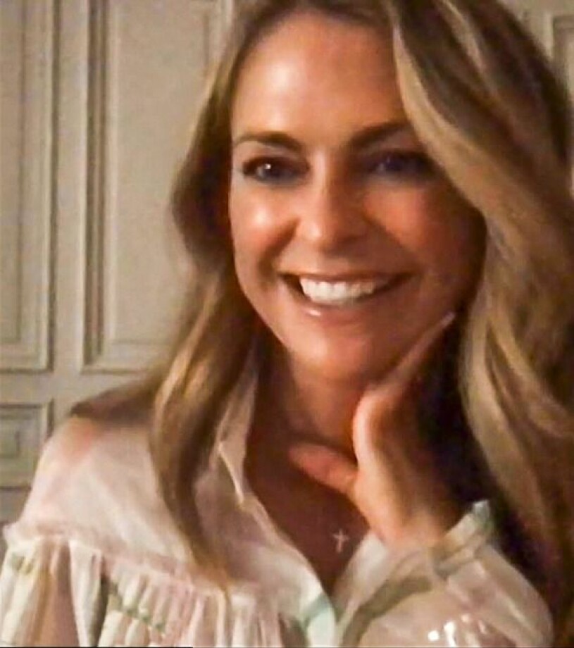 Hemma i Stockholm igen: Den nytagna bilden på prinsessan Madeleine! Prinsessan Madeleine Videomöte med sitt hertigdöme Gästrikland och Hälsingland