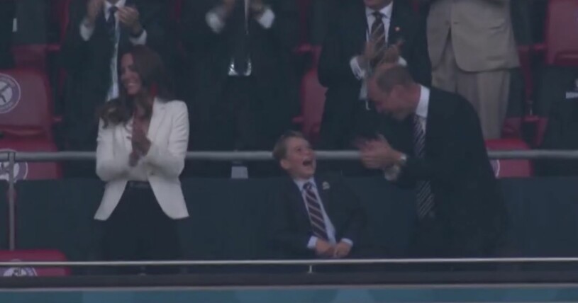 Glädjen var stor på läktaren när England tog ledningen efter bara 2 minuter! george william