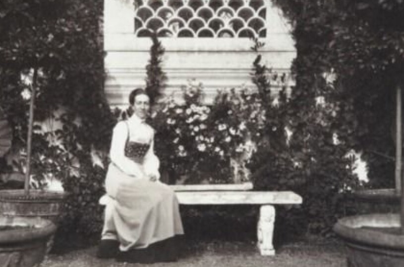 Drottning Victoria (1862-1930). Här i sin Ölandsdräkt på Solliden, sommaren 1906. Drottning Victoria Solliden Ölandsdräkt