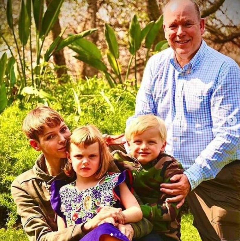 Charlene tillfälligt återförenad med familjen. Charlene familjen