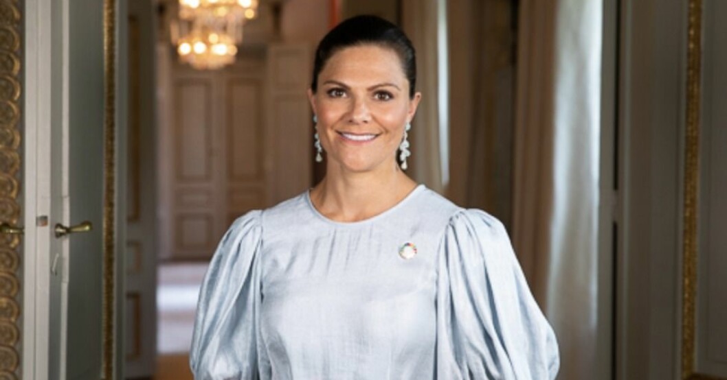 Kronprinsessan Victoria i klänning från & other stories