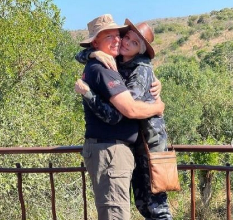 Charlene och Albert. I somras firade de tioårig bröllopsdag – på skilda håll. Charlene Albert