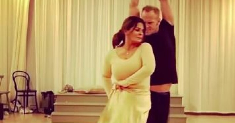 Carola Häggkvist och Tobias Karlsson, sekunden innan kjolen åker av! Carola Häggkvist och Tobias Karlsson