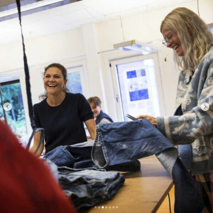 Skön energi vid det arbetsbordet! Kronprinsessan Victoria volontär Stockholms Stadsmission Remake Stockholm Återbruk Redesign jeans