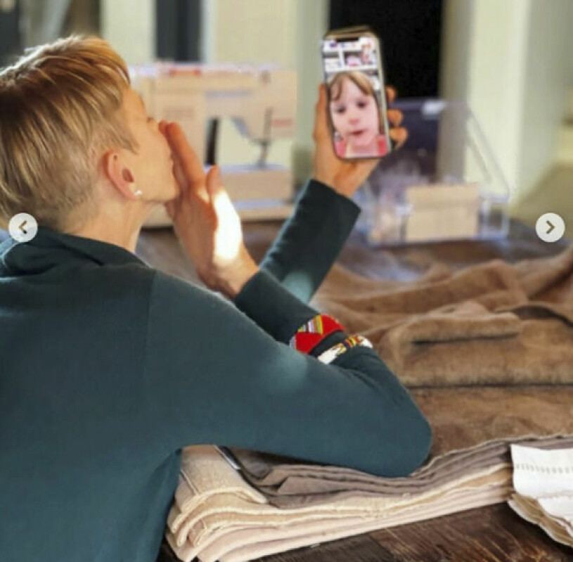Mamma, men bara i mobilen: I snart ett halvår har Charlene facetajmat med sina sexåringar Gabriella och Jacques. Furstinnan Charlene Prinsessan Gabriella