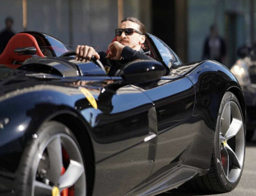 Zlatan födelsedagspresent till sig själv 38-årsdagen – Ferrari Monza SP2.
