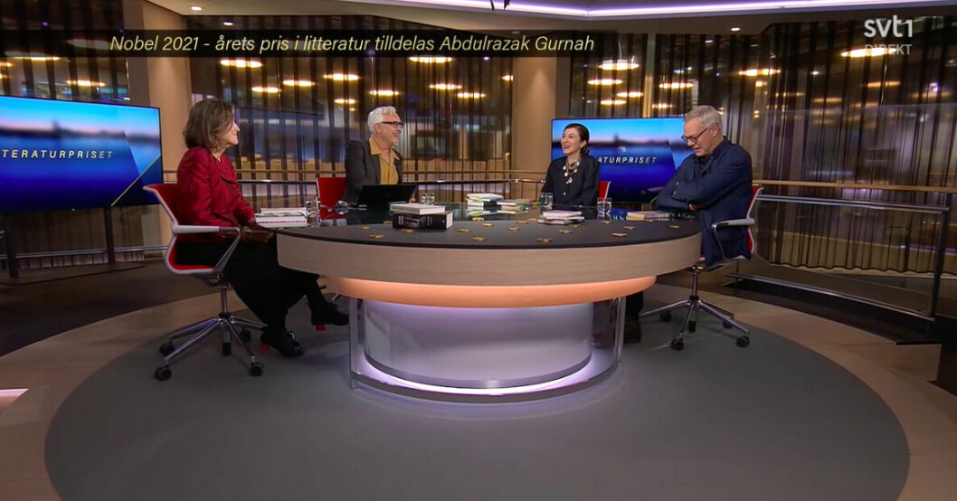 Det blev fnissig stämning i TV-studion när ingen visste vem pristagaren var... SVT:s panel