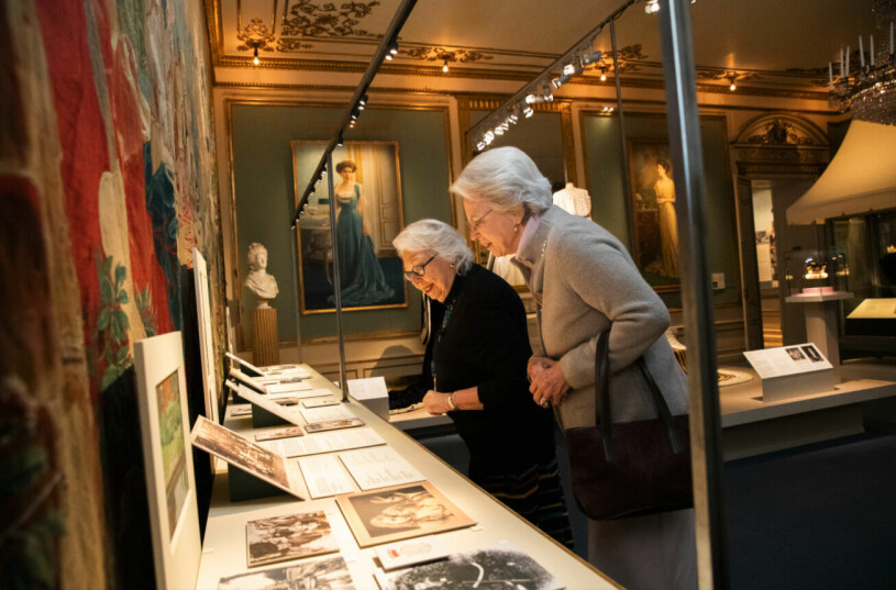 Kungen och hans systrar är kusiner med prinsessan Benedikte som i veckan var på besök i Sverige. Prinsessan Christina Prinsessan Benedikte Utställningen Kronprinsessan Margareta Daisy