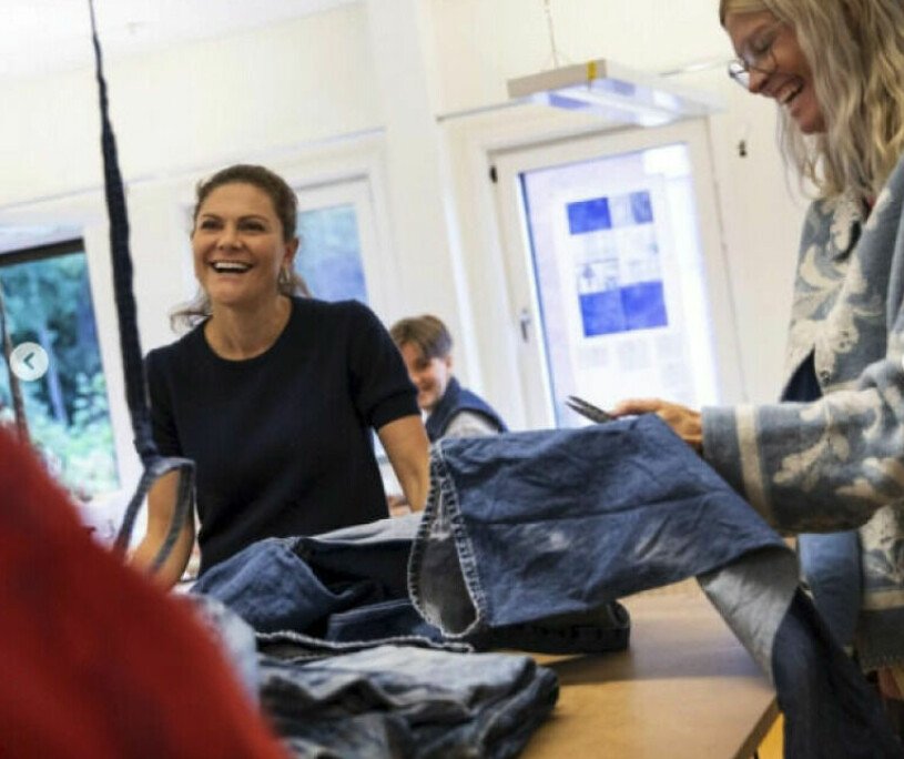 När kronprinsessan sorterade dina och mina skänkta jeans hos Remake. Kronprinsessan Victoria Remake Stockholms stadsmission volontär