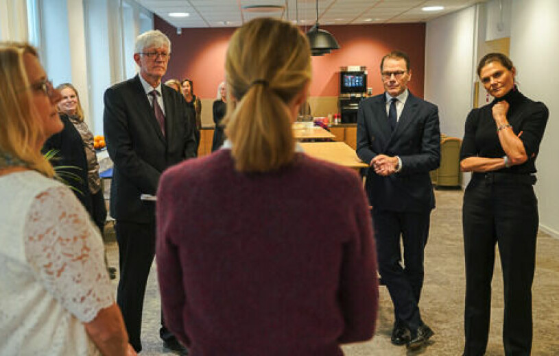 Ett brett fokus på folkhälsan – det är Folkhälsomyndigheten uppdrag. Och det överensstämmer helt med kronprinsessparets hjärtefråga. Kronprinsessan Victoria Prins Daniel Personalen på Folkhälsomyndigheten FHM