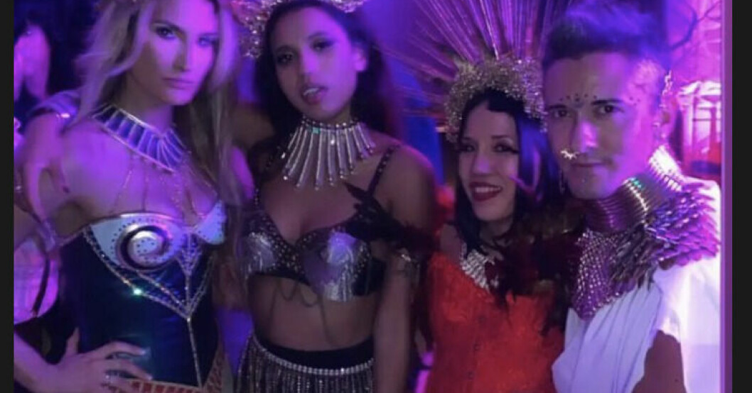 Glada gäster på Dureks Halloween-fest. Durek Verrett
