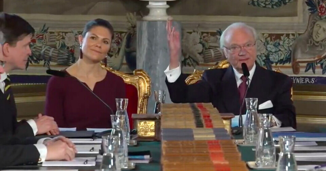 Det är dags att lämna meddelade kungen! Kronprinsessan Victoria och kung Carl Gustaf