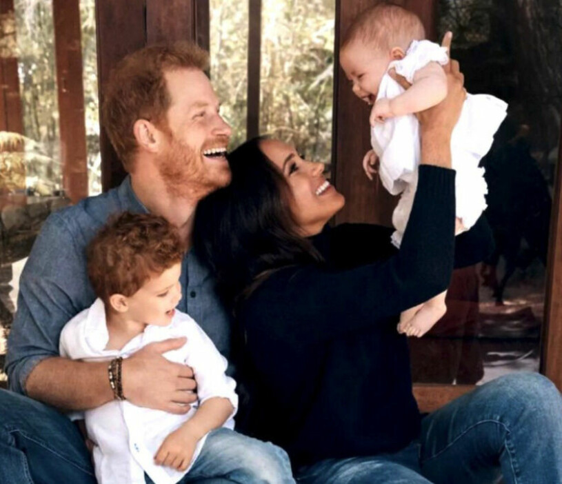 Brittiska kungafamiljens utbrytare: Meghan och Harry med sina barn. Meghan Markle Prins Harry Lilibet Archie