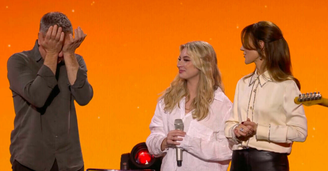 Så här såg det ut när Tareq Taylors dotter Ellen överraskade sin pappa i Secret Song Sverige. Tareq Taylor och Maria Forsblom